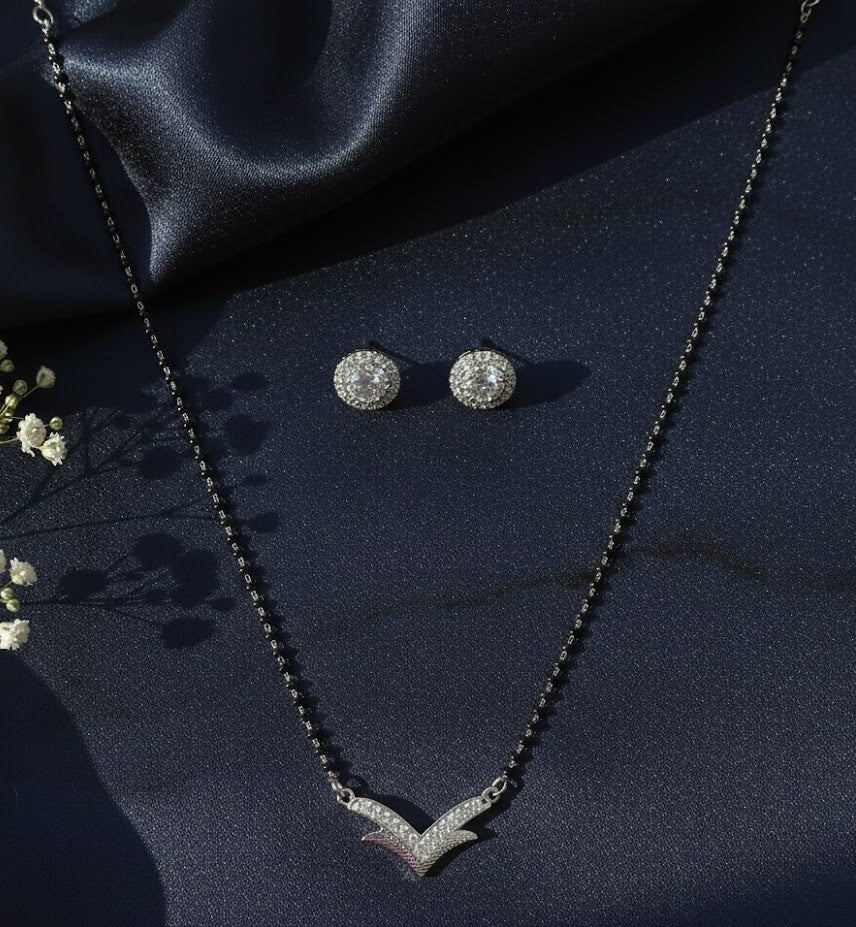 Minimal V-Shape AD Mangalsutra Set