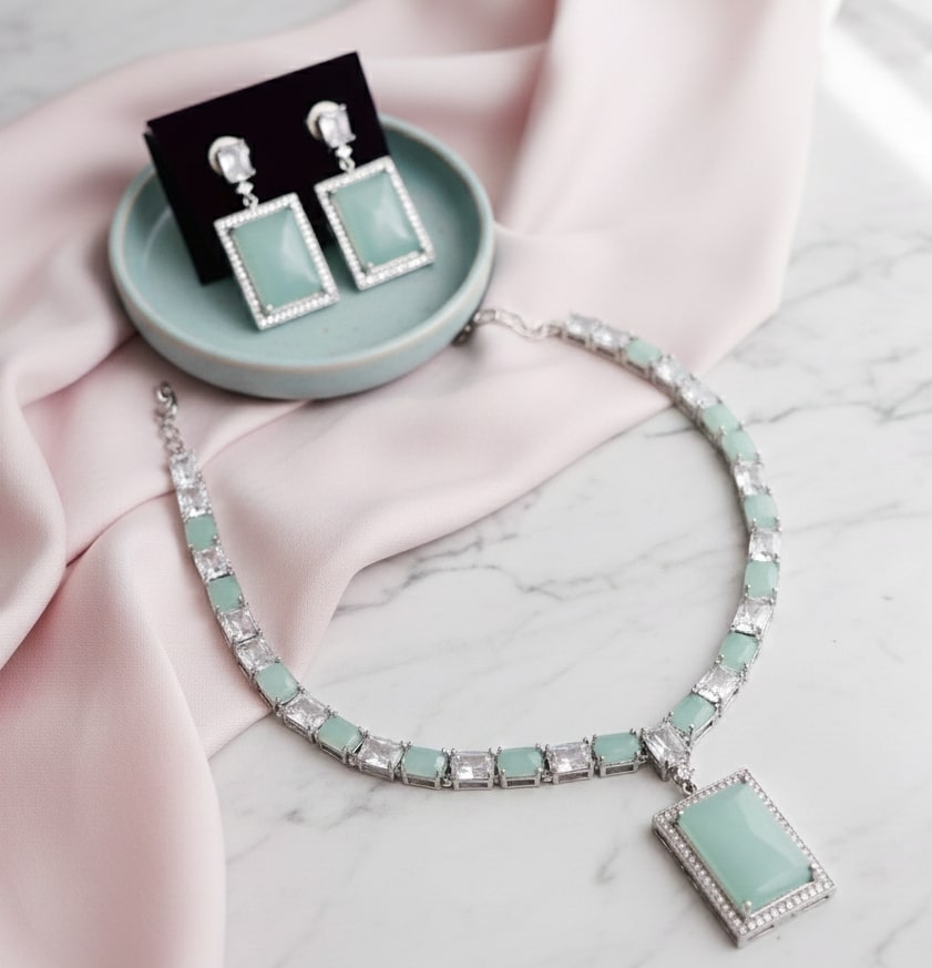 Enchanted Ivy Green Necklace in Rhodium