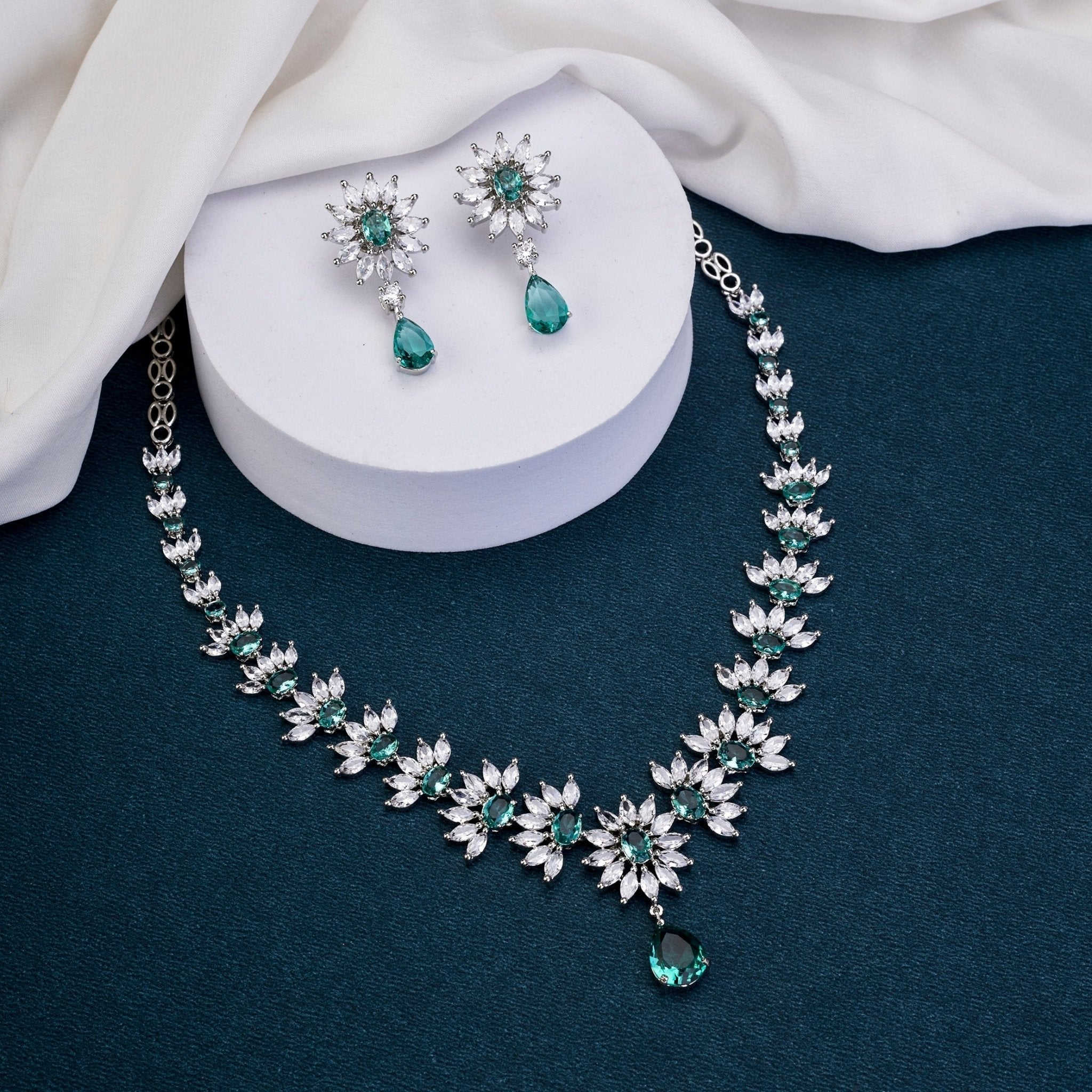 Flora Lumina Necklace Set
