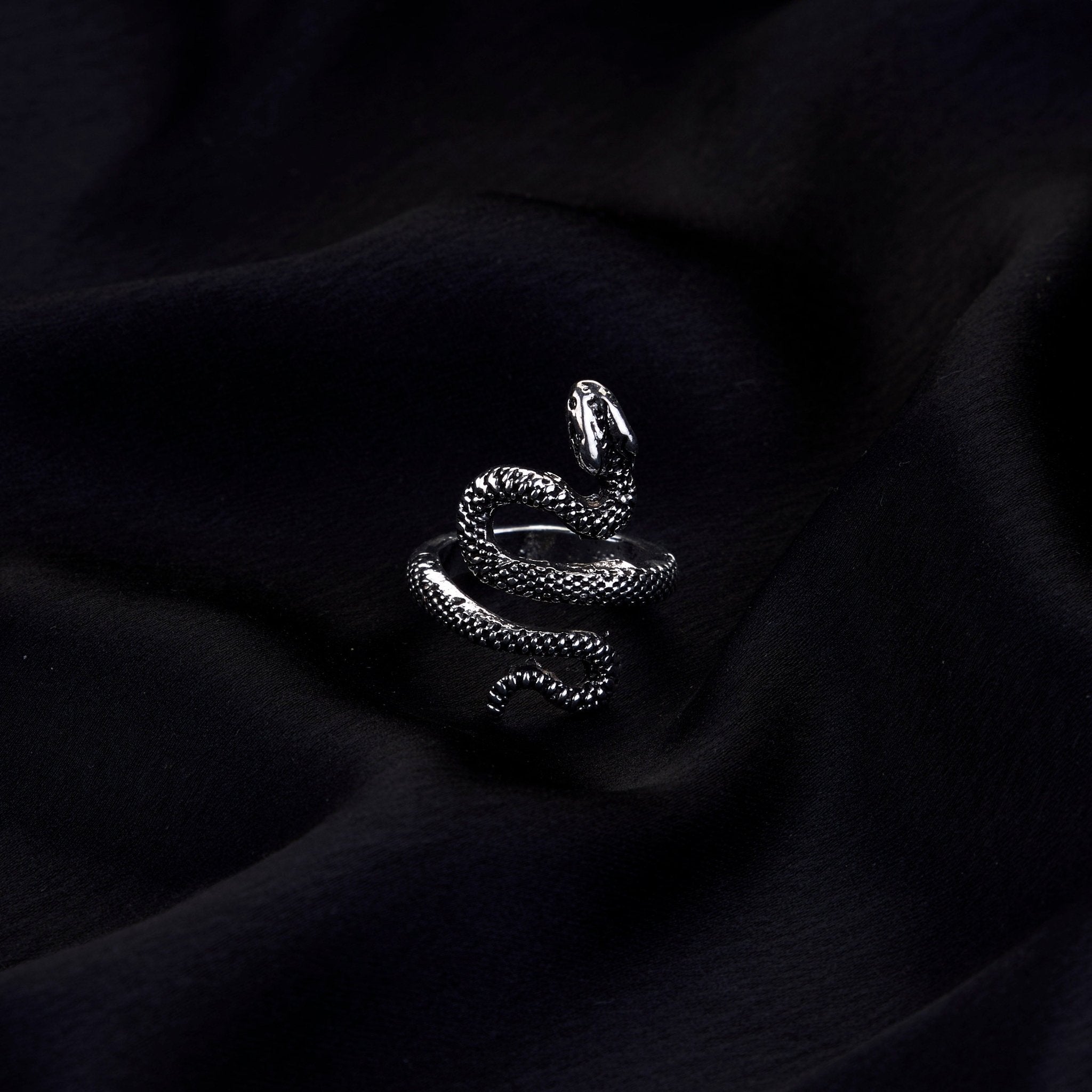 Naagvadhu Rhodium Twisted Ring