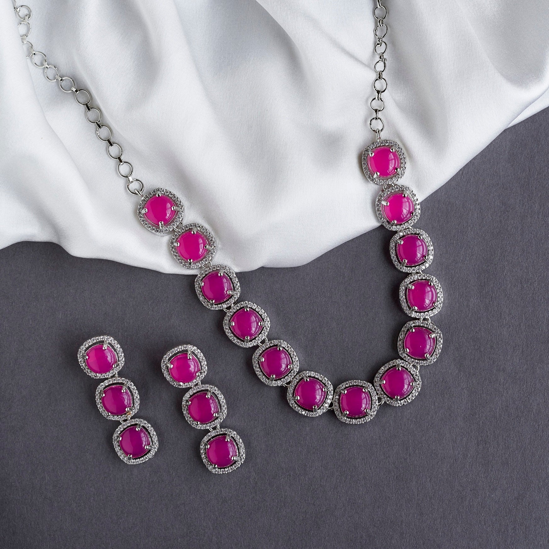 Royal Oval Necklace in Rhodium