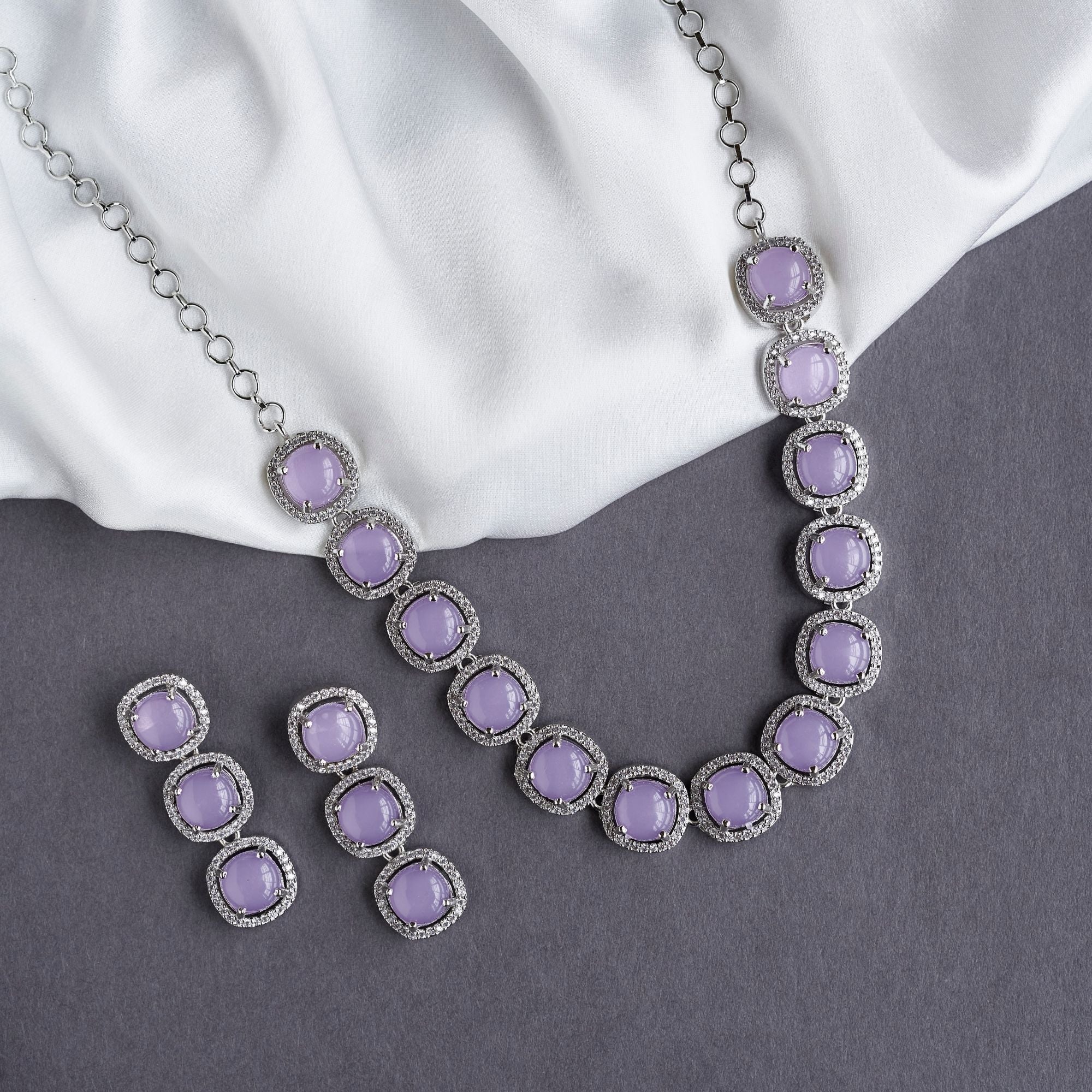 Royal Oval Necklace in Rhodium