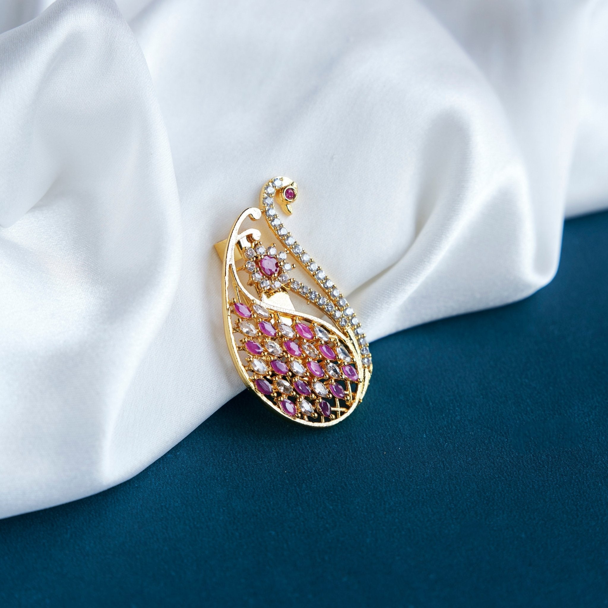 Traditional Royal Alloy Saree Pin